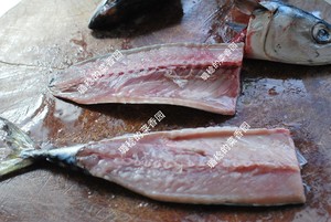 The hand is done [soup of Spanish mackerel a round mass of food] practice measure 2