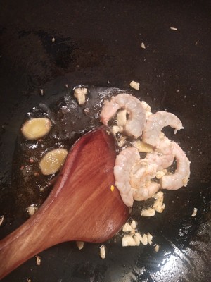 The practice measure of soup of bean curd of Xianggu mushroom shelled fresh shrimps 5