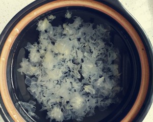 The practice measure of soup of snow pear tremella 3