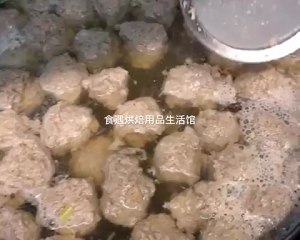 The practice measure of soup of beef a round mass of food 7