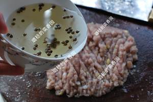 The hand is done [soup of Spanish mackerel a round mass of food] practice measure 7