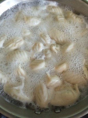 Boiled dumpling of hotpot caraway stuffing (soup of steamed stuffed bun, hamburger, a round mass of food) practice measure 25