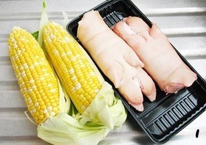 Sweet the practice measure of soup of corn pig hand 1