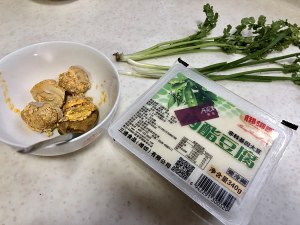 Quick worker dish: The practice measure of a thick soup of bean curd of the ovary and digestive glands of the crab 1