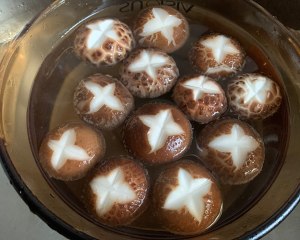 Greedy cry the practice measure of the soup of hotpot of Xianggu mushroom carrot of adjoining child 3