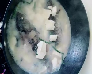 The practice measure of soup of bean curd of crucian carp fish 4