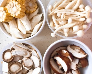 Beneficial gas enrichs the blood the practice measure of black chicken broth 2