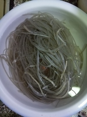 The practice measure of hotpot soup vermicelli made from bean starch 5