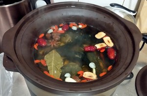 The practice measure of delicious black chicken broth 5