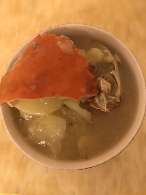 The practice measure of a thick soup of green crab potato 3