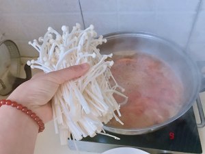 Soup of mushroom of tomato acupuncture needle, the practice measure of super delicacy 4