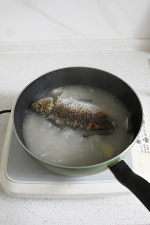 The practice measure of the formula of soup of crucian carp fish that had better use 4