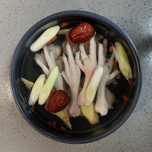 The practice step that takes the collagen albumen into abdomen 2