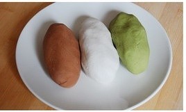 The practice measure of coloured glaze stuffed dumplings masse of glutinous rice flour served in soup 5