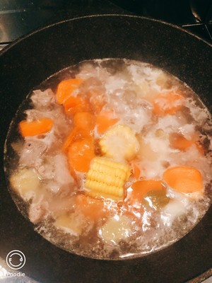 The practice measure of soup of corn carrot chop 3