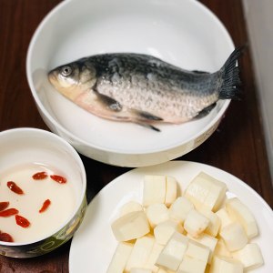 The soup of fish of yam crucian carp with grandma white white milk comes practice measure 2