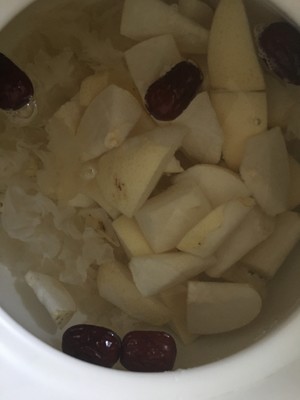 Heat of embellish lung Qing Dynasty relieves a cough the practice measure of soup of tremella snow pear 3