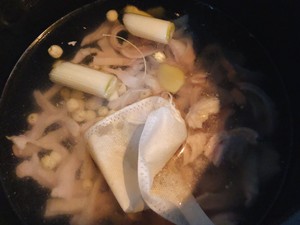 胃を育てるハスの種の豚の腹部のスープの練習方法23