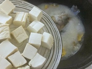 Soup whitefish bright nutrition is much, the practice measure of soup of bean curd of crucian carp fish 6