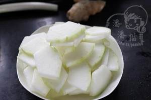 The practice measure of soup of a round mass of food of wax gourd quick-boil 6