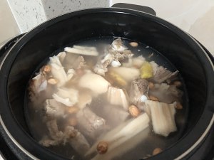 Soup of chop of lotus lotus root, boil the practice measure that was over 5