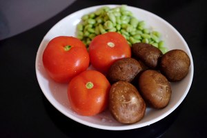 Can mix the practice measure of the boiling water of dawdle of tomato young soya bean that the meal has 1