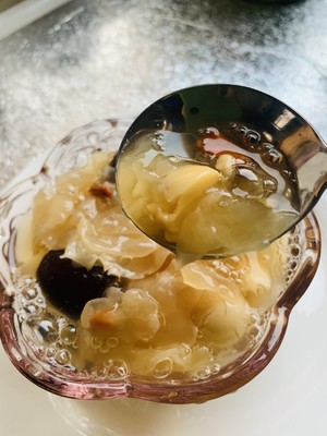 The practice measure of a thick soup of lotus seed of tremella red jujube 8