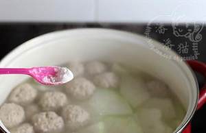 The practice measure of soup of a round mass of food of wax gourd quick-boil 10