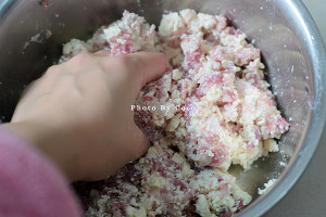 The practice measure of soup of bean curd a round mass of food 3