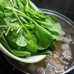 The practice measure of soup of beef a round mass of food 5