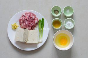 The practice measure of soup of bean curd a round mass of food 1