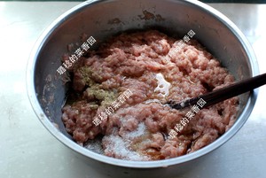 The hand is done [soup of Spanish mackerel a round mass of food] practice measure 12