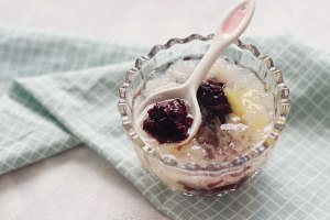 The practice measure of soup of tremella of fruit violet rice 16
