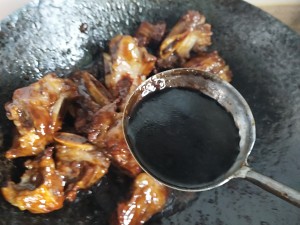 ソースの甘いビーフステーキの骨（肉質の柔らかい骨の甘いシャンノンは 美味しそう）練習法7 