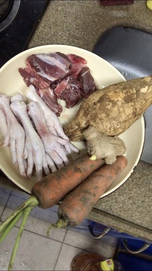 The practice measure of ungual soup of chicken of bone of powdery arrowroot pig 1