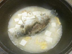 Soup whitefish bright nutrition is much, the practice measure of soup of bean curd of crucian carp fish 7