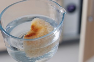 The practice measure of soup of tremella of fruit violet rice 4