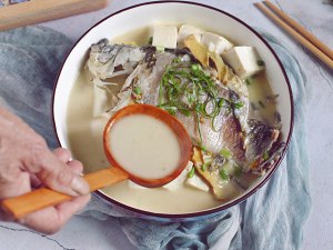 Soup whitefish bright nutrition is much, the practice measure of soup of bean curd of crucian carp fish 11