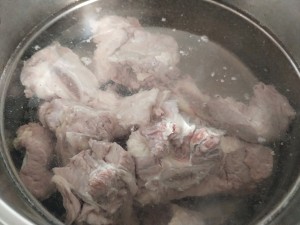 ソースの甘いビーフステーキの骨（肉付きの柔らかい骨の甘いシャンノンがおいしい）練習対策1