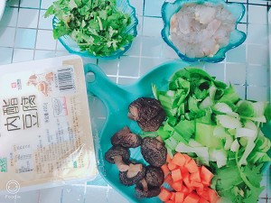 The practice measure of soup of emerald shelled fresh shrimps 1