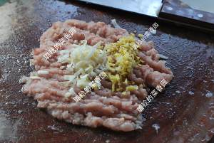 The hand is done [soup of Spanish mackerel a round mass of food] practice measure 6