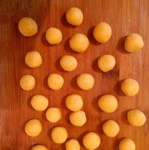 The practice measure of pumpkin small stuffed dumplings masse of glutinous rice flour served in soup 4