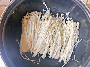 The daily life of a family is delicate the practice measure of Bao of beautiful clam vermicelli made from bean starch 3