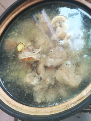 The practice measure of the Xianggu mushroom chicken broth that stew 7