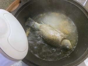 Soup whitefish bright nutrition is much, the practice measure of soup of bean curd of crucian carp fish 5