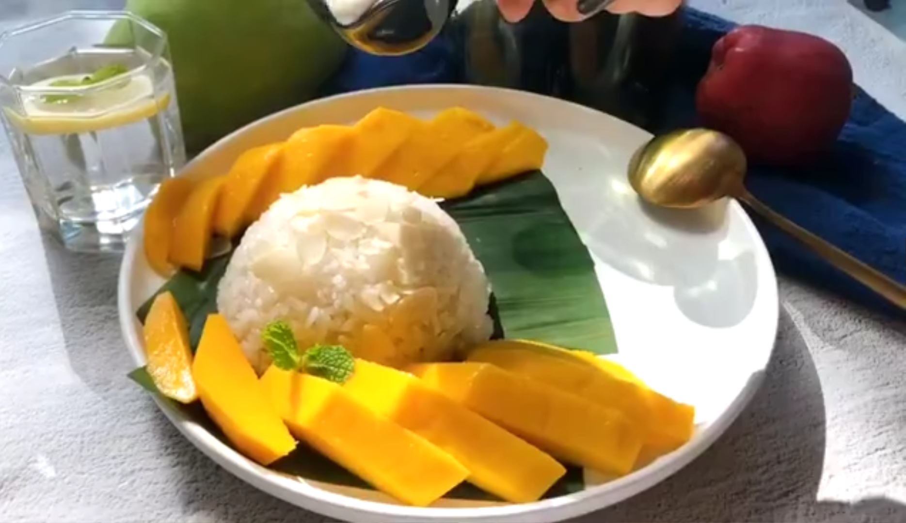 
Meal of polished glutinous rice of peaceful type mango