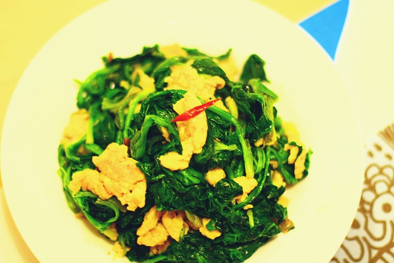 
The practice that spinach scrambles egg, spinach scrambles egg how to do delicious