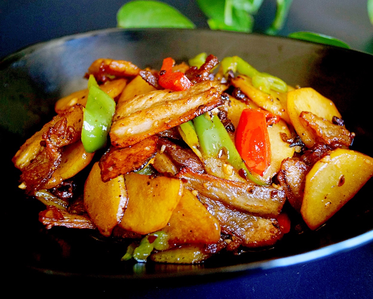 
Steaky pork works the way of potato chips of stir-fry before stewing, how to do delicious
