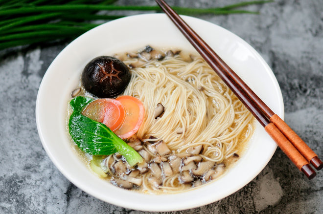 キノコのスープ麺が見えるように見える翔のキノコは味わう人がおいしいですこの能力は本当のキノコのスープであるという実践