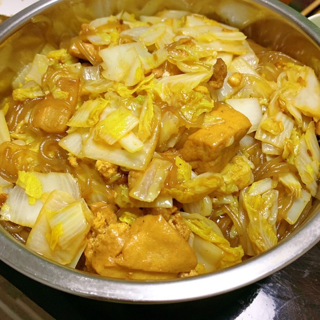 家族の日常生活の白菜は、豆腐またはサツマイモのでんぷんから作られた麺を煮込んで、豆腐の泡の方法を追加します